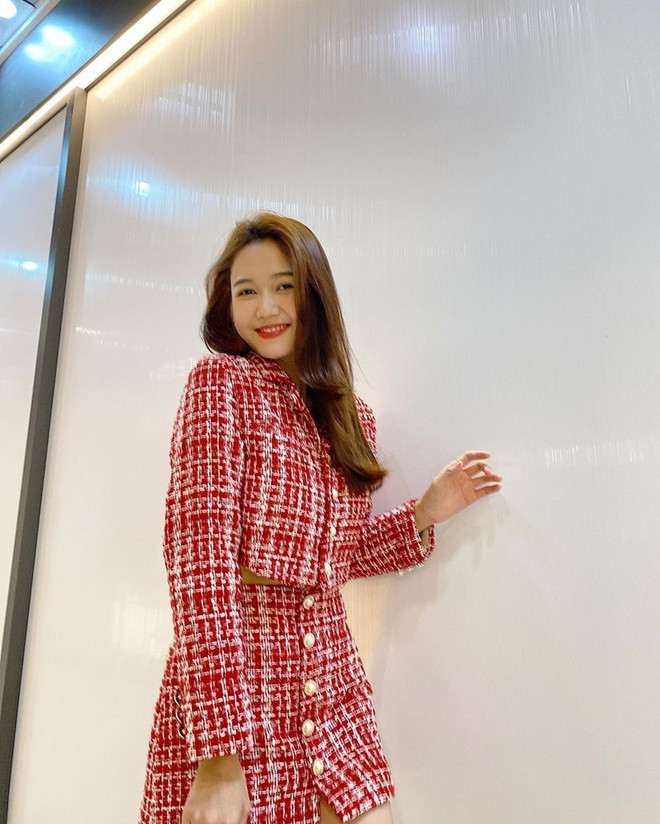 Chi Pu và dàn sao Việt xúng xính áo khoác, cardigan ngày lạnh ảnh 11