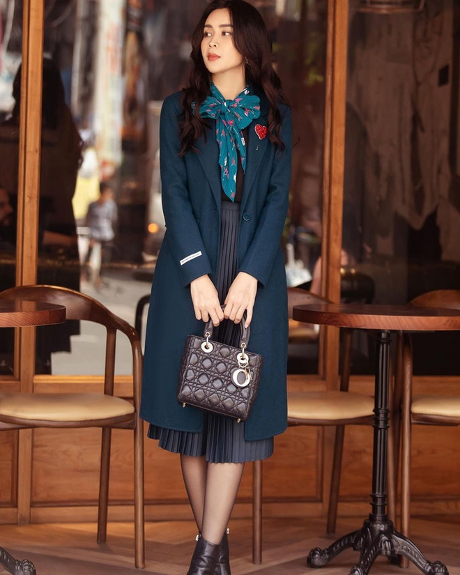 Chi Pu và dàn sao Việt xúng xính áo khoác, cardigan ngày lạnh ảnh 6