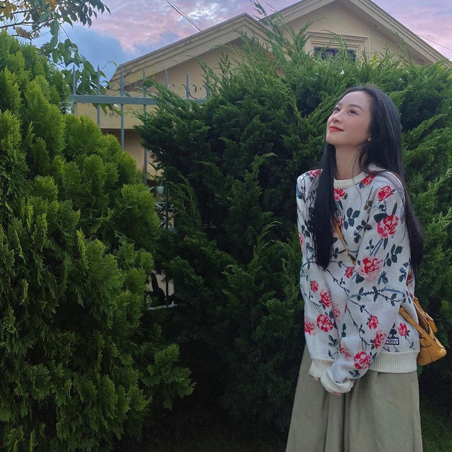 Chi Pu và dàn sao Việt xúng xính áo khoác, cardigan ngày lạnh ảnh 10