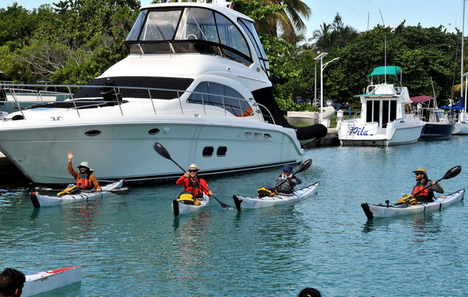 4 vận động viên Mỹ vượt biển Florida từ La Habana bằng thuyền kayak ảnh 1