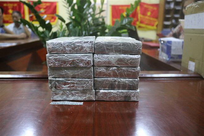 Bắt giữ ba đối tượng trong đường dây vận chuyển 14 bánh heroin ảnh 2