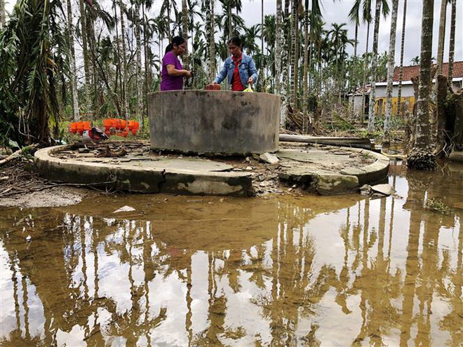 Tỉnh Quảng Ngãi tập trung khử khuẩn môi trường sau cơn bão số 9 ảnh 2