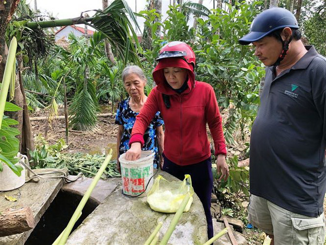 Tỉnh Quảng Ngãi tập trung khử khuẩn môi trường sau cơn bão số 9 ảnh 1