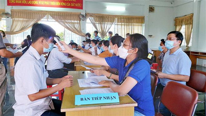 Cần Thơ tiêm vaccine cho công nhân khu công nghiệp. (Ảnh: Thu Hiền/TTXVN) Cần Thơ thực hiện phương án tổ chức sản xuất an toàn sau ngày 18/9 ảnh 1