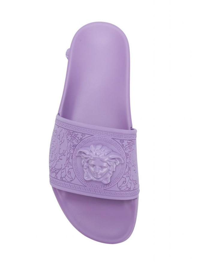 Cùng với “giày ông già”, dép lê tiền triệu cũng gây bão không kém ảnh 11