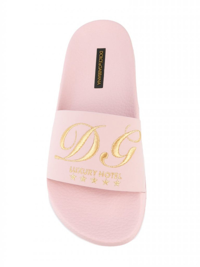 Cùng với “giày ông già”, dép lê tiền triệu cũng gây bão không kém ảnh 8