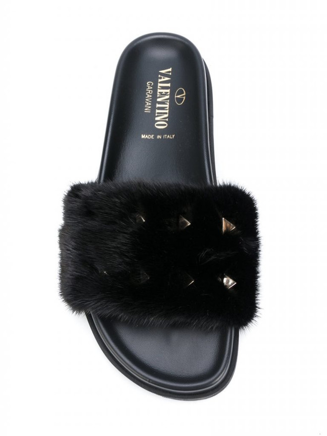 Cùng với “giày ông già”, dép lê tiền triệu cũng gây bão không kém ảnh 19