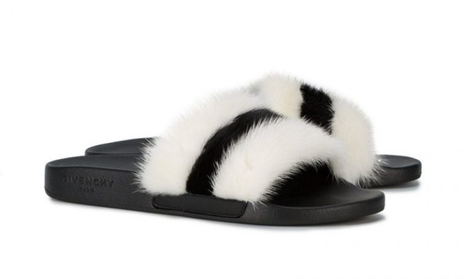 Cùng với “giày ông già”, dép lê tiền triệu cũng gây bão không kém ảnh 10