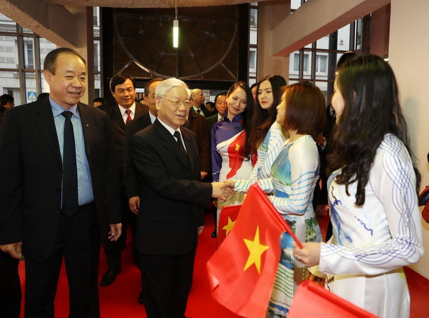 Tổng Bí thư Nguyễn Phú Trọng gặp gỡ cộng đồng người Việt tại Pháp ảnh 1