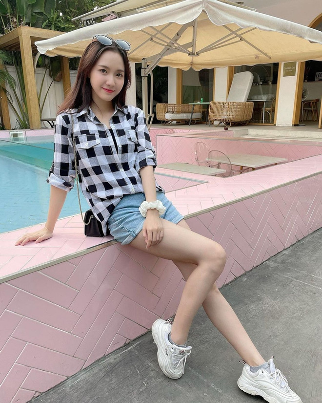 "Say nắng" trước loạt đồ trắng toàn tập của dàn mỹ nhân Việt ảnh 28