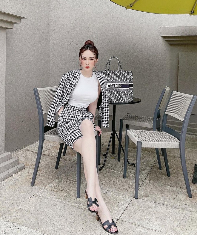 "Say nắng" trước loạt đồ trắng toàn tập của dàn mỹ nhân Việt ảnh 19