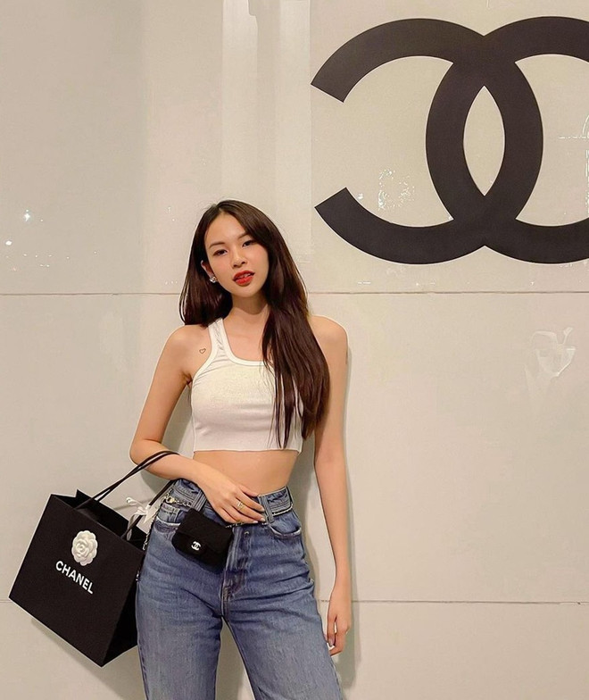 "Say nắng" trước loạt đồ trắng toàn tập của dàn mỹ nhân Việt ảnh 9