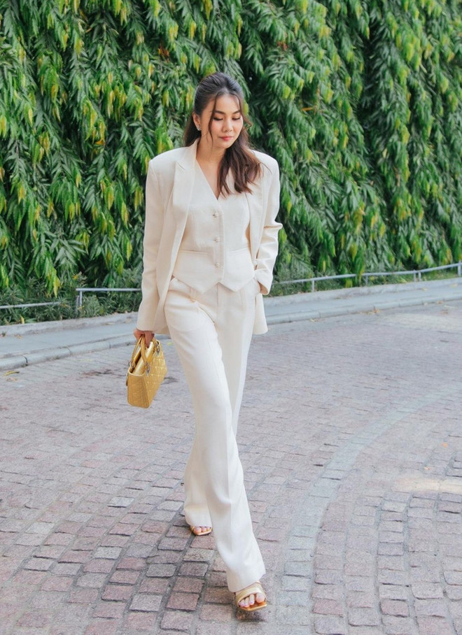 "Say nắng" trước loạt đồ trắng toàn tập của dàn mỹ nhân Việt ảnh 1