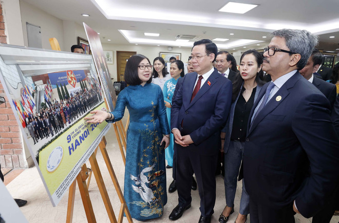 Khai trương trưng bày ảnh 50 năm quan hệ Việt Nam-Bangladesh ảnh 2