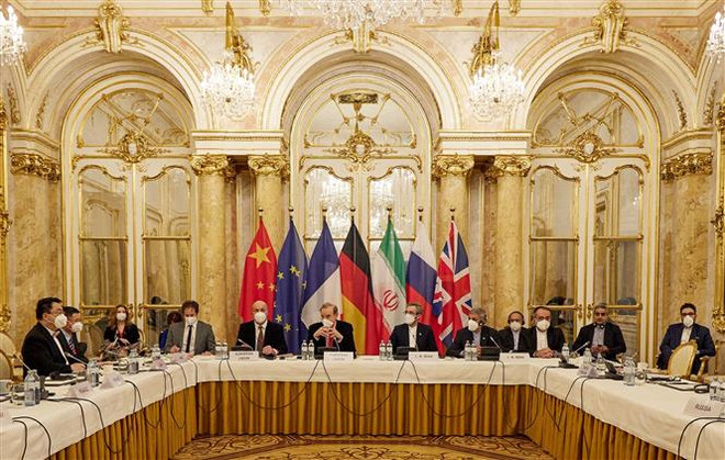 Toàn cảnh vòng đàm phán nhằm khôi phục thỏa thuận hạt nhân Iran tại Vienna, Áo ngày 9/12/2021. (Ảnh: AFP/TTXVN) Quan chức EU: Đàm phán về thỏa thuận hạt nhân Iran sắp kết thúc ảnh 1