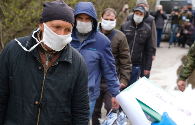 Chính phủ Ukraine và phe đòi độc lập ở miền Đông trao đổi tù nhân ảnh 1