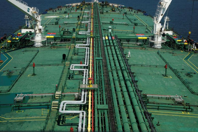 Tàu siêu tốc Pu Tuo San VLCC của Hin Leong ở vùng biển ngoài khơi đảo Jurong năm 2019. (Nguồn: Reuters) Singapore: Tập đoàn thương mại dầu mỏ Hin Leong Group ngập trong nợ ảnh 1