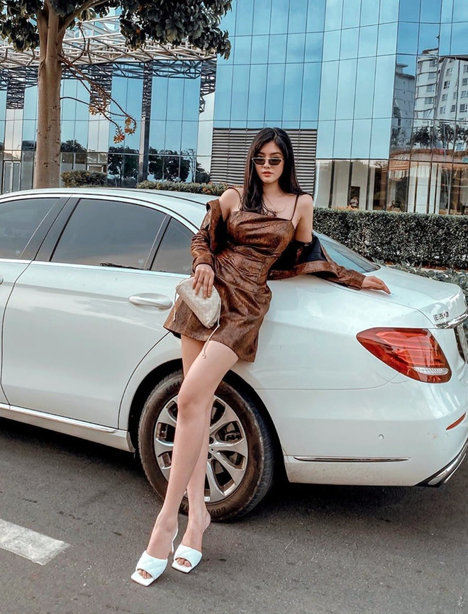 Sắc hồng thống trị phong cách street style tuần qua của dàn sao Việt ảnh 17