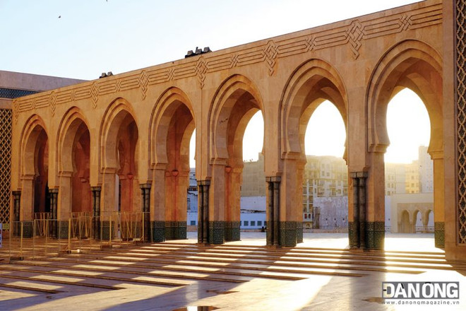Những tia nắng bình minh tại Thánh đường Hassan II. Vẻ đẹp mê hồn len lỏi qua từng ngõ ngách ở đất nước Maroc ảnh 12