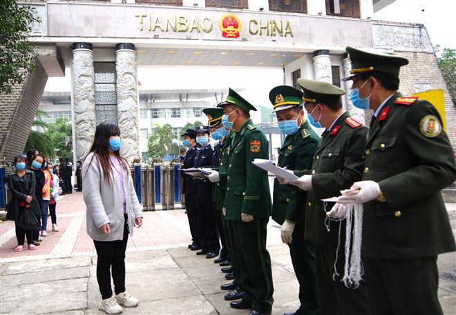 Hà Giang tiếp nhận 25 công dân xuất cảnh trái phép sang Trung Quốc ảnh 1