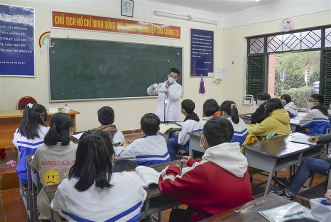 Nhiều tỉnh cho học sinh học online, hạn chế hoạt động đông người ảnh 1