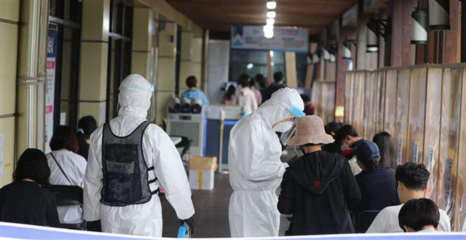 Hàn Quốc đối mặt với nguy cơ tái bùng phát dịch COVID-19 ảnh 1