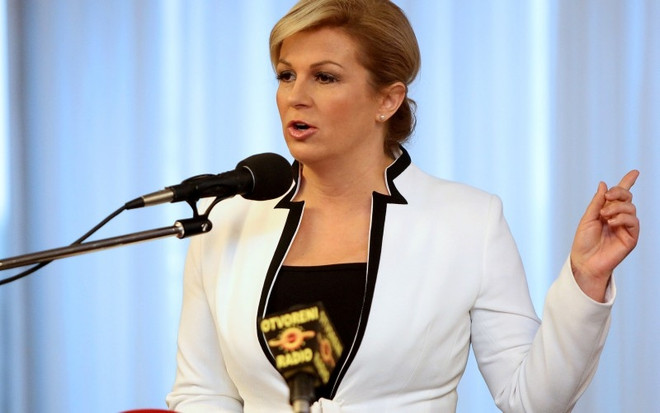 Học hỏi nữ Tổng thống Croatia cách diện đồ vô cùng thông minh ảnh 4