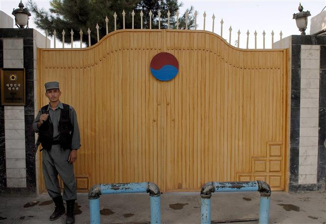 Tổng thống Hàn Quốc ra lệnh sơ tán công dân khỏi Afghanistan ảnh 1