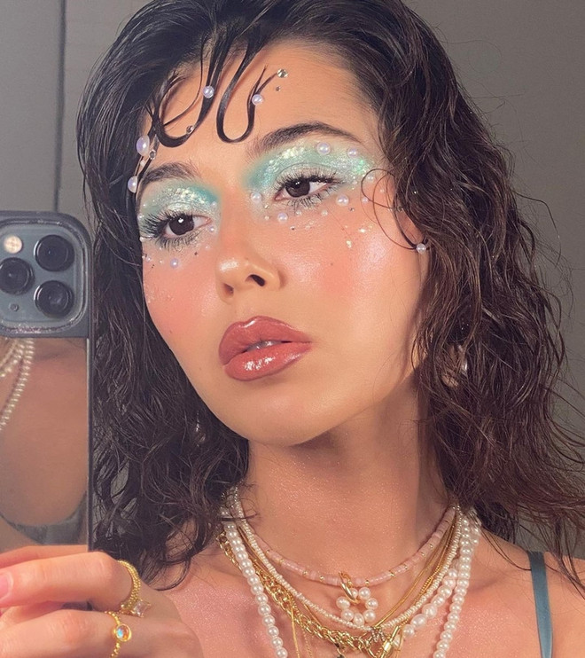 Hóa nàng tiên cá bí ẩn từ đại dương với cách trang điểm Mermaidcore ảnh 1