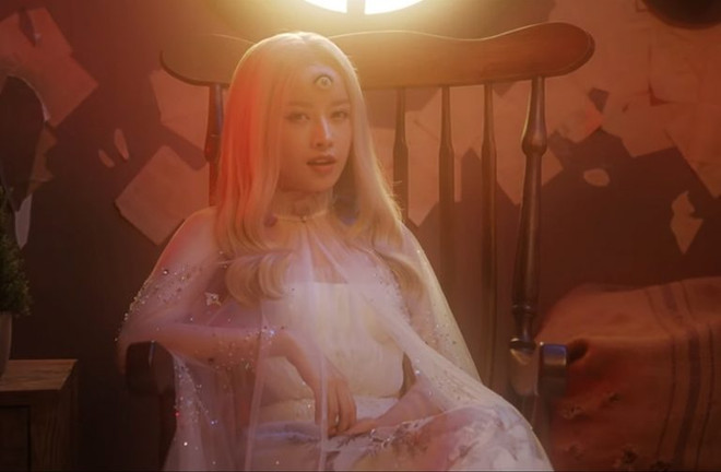 Cuộc chiến thời trang trong 5 siêu phẩm MV ''hot'' nhất tháng 5 ảnh 25