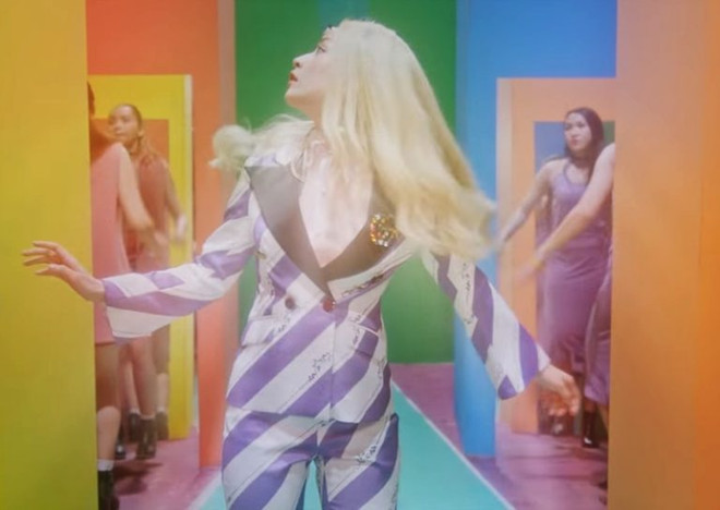 Cuộc chiến thời trang trong 5 siêu phẩm MV ''hot'' nhất tháng 5 ảnh 26