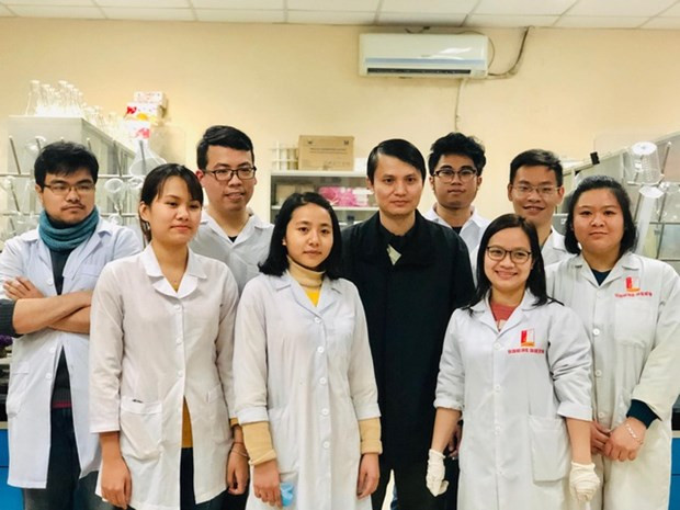 Tiến sỹ Lê Quang Hòa và các thành viên của nhóm nghiên cứu. (Nguồn: moit.gov.vn) Giới khoa học Việt nhập cuộc nhanh trong nghiên cứu virus SARS-CoV-2 ảnh 2