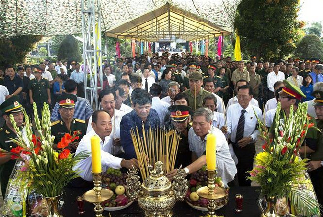 Kiên Giang an táng hài cốt liệt sỹ Việt Nam hy sinh tại Campuchia ảnh 3