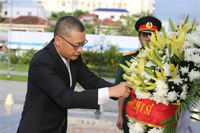 Dâng hương tri ân các liệt sỹ quân tình nguyện Việt Nam tại Campuchia ảnh 4