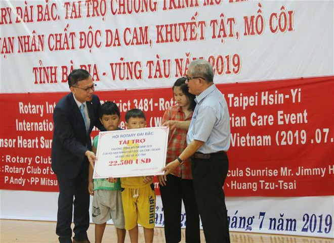 Hỗ trợ hơn 22.000 USD mổ tim cho các nạn nhân chất độc da cam ảnh 1