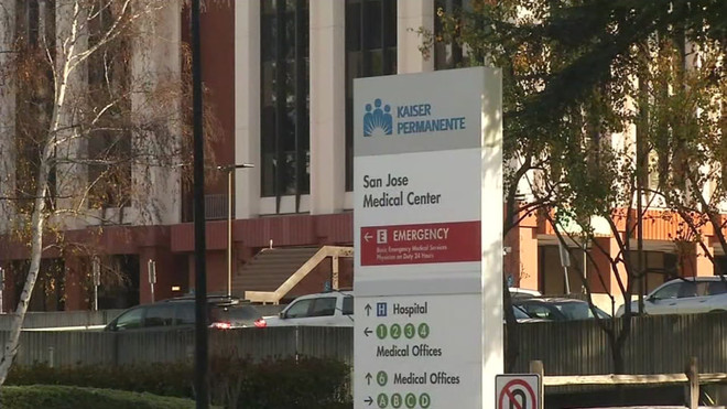 Mỹ điều tra trang phục Giáng sinh làm bùng phát ổ dịch COVID-19 mới ảnh 1