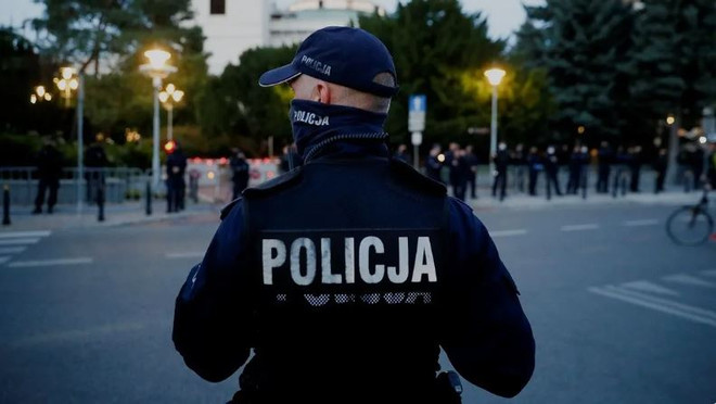 Đe dọa đánh bom liều chết tại thủ đô Warsaw của Ba Lan ảnh 1