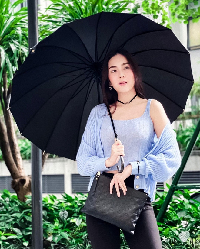 Blazer, áo khoác mỏng thống trị street style sao Việt ngày se lạnh ảnh 8