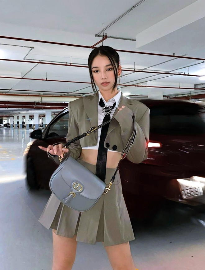 Blazer, áo khoác mỏng thống trị street style sao Việt ngày se lạnh ảnh 3