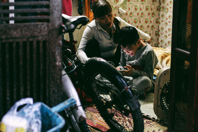 [Photo] Những "mảnh" tuổi thơ trên phố đường tàu Lê Duẩn ảnh 8