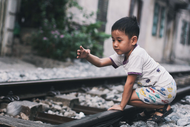 [Photo] Những "mảnh" tuổi thơ trên phố đường tàu Lê Duẩn ảnh 3