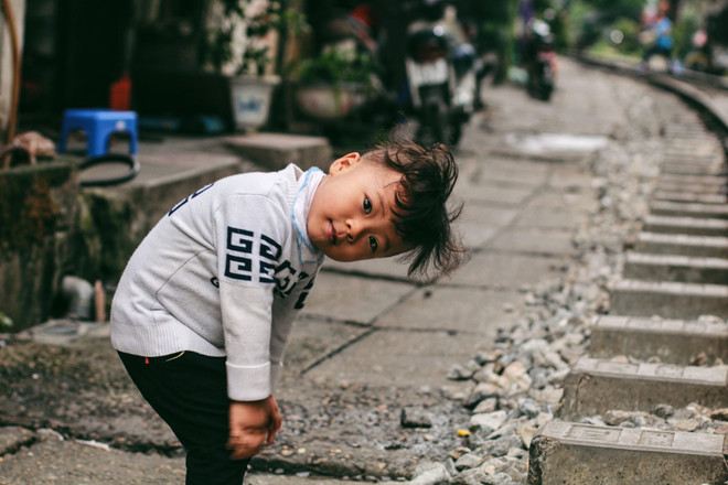 [Photo] Những "mảnh" tuổi thơ trên phố đường tàu Lê Duẩn ảnh 7