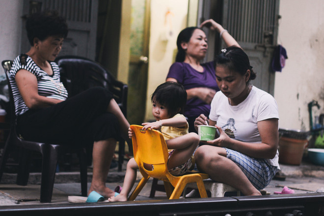 [Photo] Những "mảnh" tuổi thơ trên phố đường tàu Lê Duẩn ảnh 4