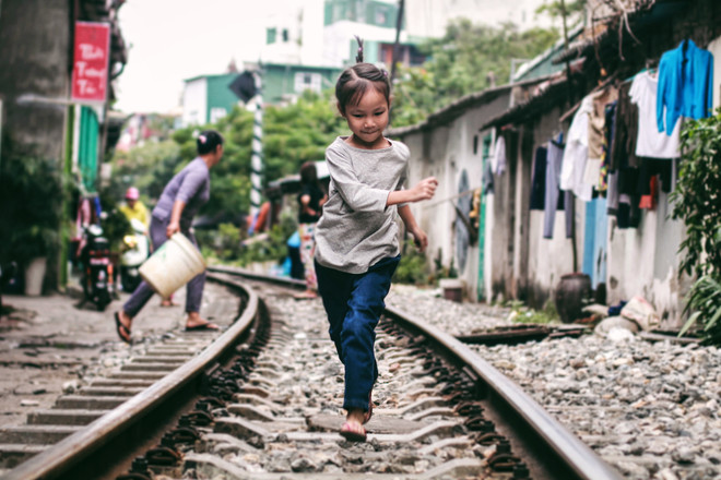 [Photo] Những "mảnh" tuổi thơ trên phố đường tàu Lê Duẩn ảnh 5