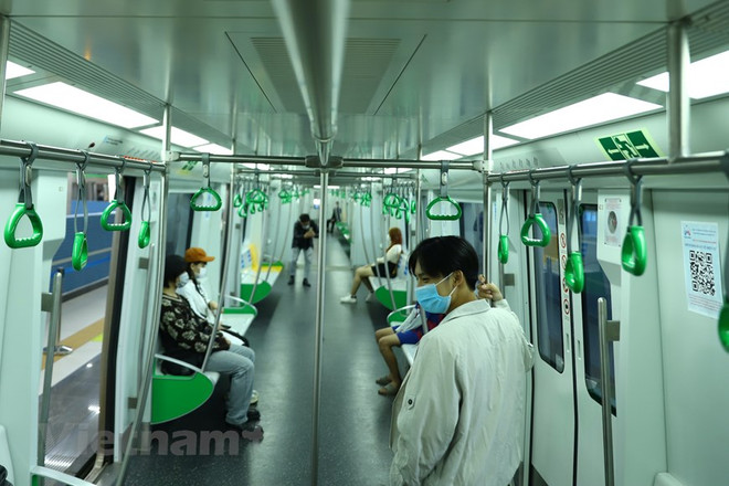 Xử phạt nhãn hàng quảng cáo phản cảm trên tàu Cát Linh-Hà Đông ảnh 1