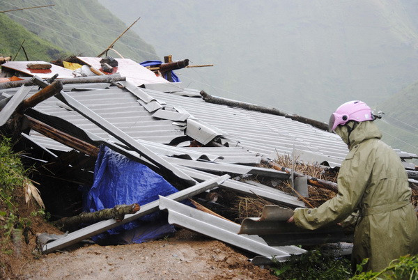 Thủ tướng Chính phủ Lào gửi điện thăm hỏi thiệt hại do bão số 3 ảnh 1