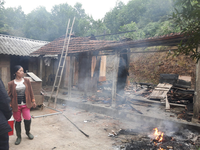 Say rượu, tự châm lửa đốt nhà rồi đâm tử vong công an viên của xã ảnh 1