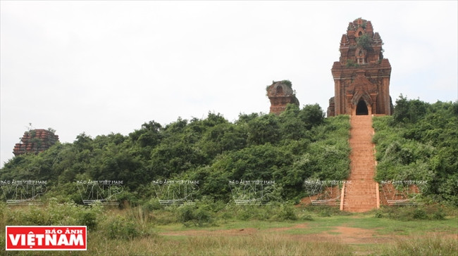 Tháp Bánh Ít - công trình kiến trúc cổ mang dấu ấn văn hóa Chăm ảnh 2