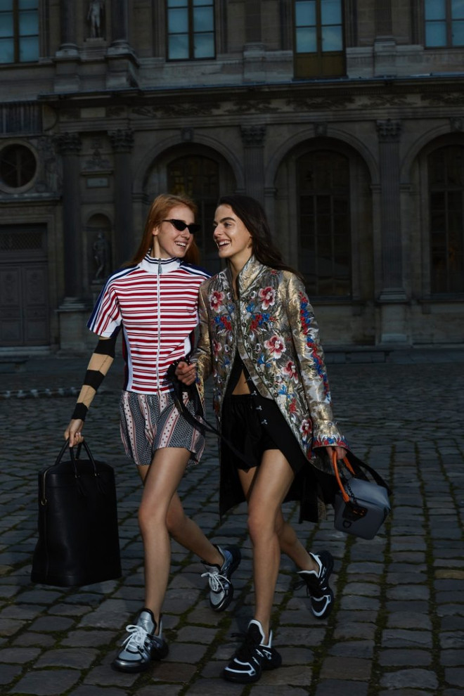 Đôi giày “xuyên không” của Louis Vuitton chinh phục trai xinh, gái đẹp ảnh 4