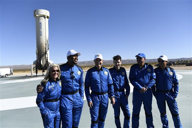 Tàu Blue Origin kết thúc chuyến bay thứ 3 đưa người vào vũ trụ ảnh 1